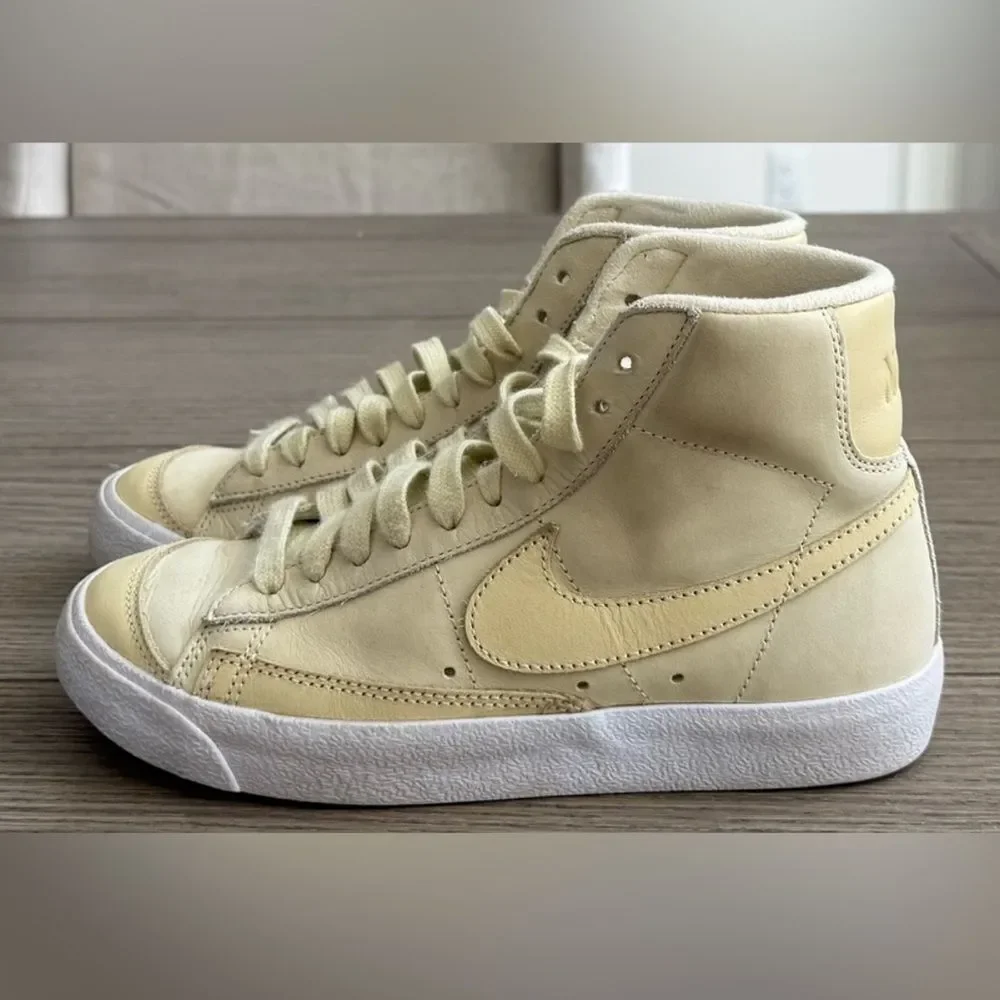 Nike women's Mid 77 high top shoe size 6.5